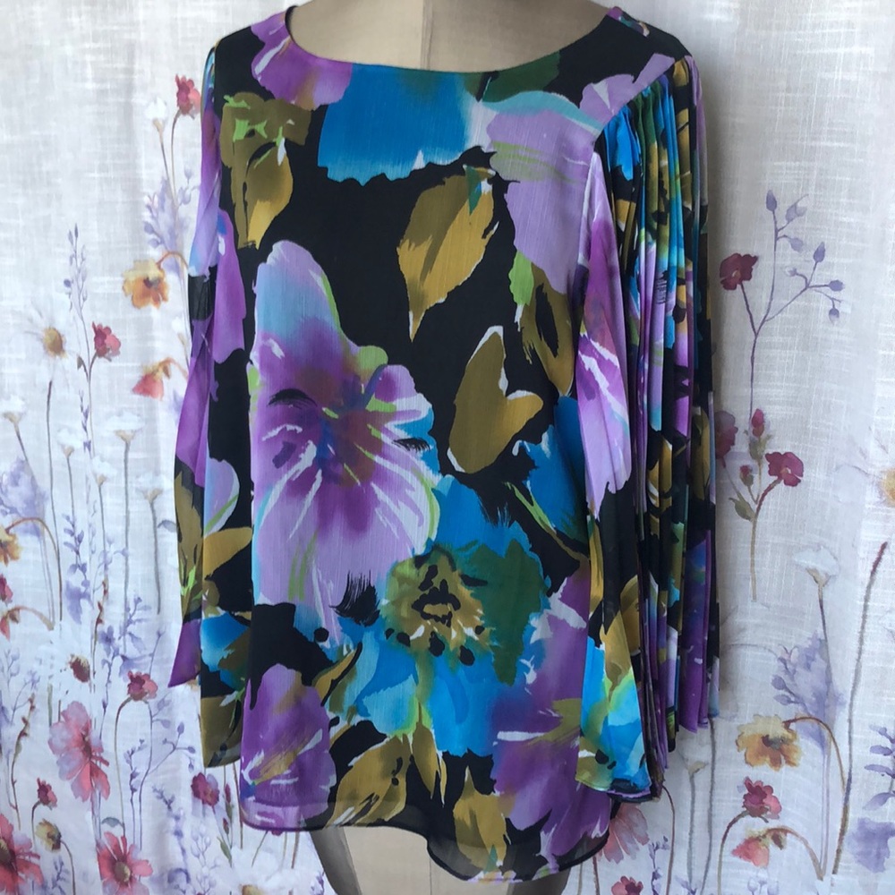 Beautiful floral pleated arm blouse,purple&blue hues